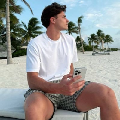 lemonspiderr's profile picture. julian y louis. hincha de argentinos juniors 🐞