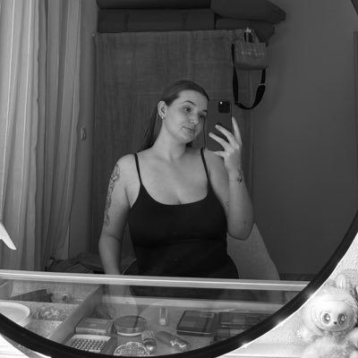 clomyrw's profile picture. nothing, just a inchident👌🏻