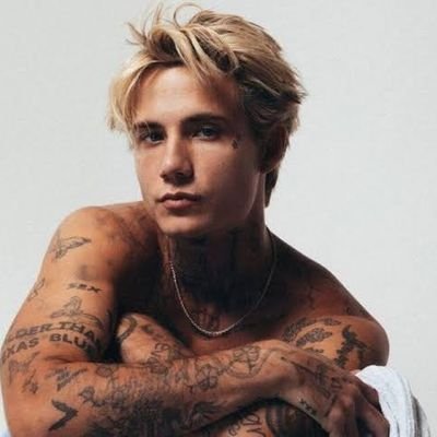 lockedynasty's profile picture. ✨🌹music saves lives ✨🌹