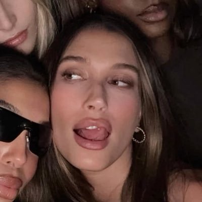 paubeelenn's profile picture. Capri • Slytherin • Lectora y escritora aficionada • Una romántica viajera 💙❤️