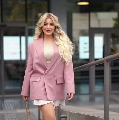 hjr1217810's profile picture. اعظم تحرير .. هو تحرير الثديين من حمالة الصدر...