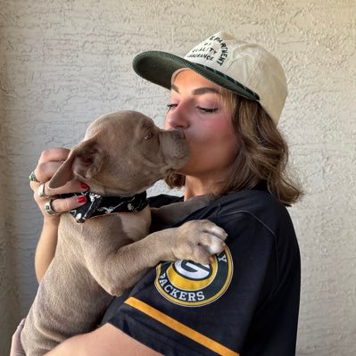 AlexisBreunig's profile picture. orange is my color