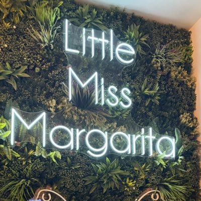 giraffewita's profile picture. Cam Ward truther, LeSuperfan, and Blazer Glazer