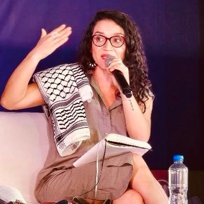 tesiture's profile picture. Socióloga wannabe filósofa y viceversa. Todos los miércoles en #AstilleroInforma, los jueves en #LaMesaRoja y los viernes en #LaNoticierA.