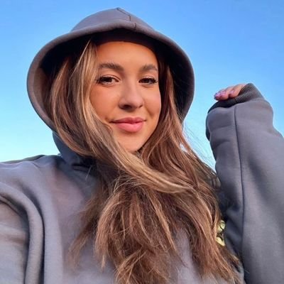sandra548941200's profile picture.