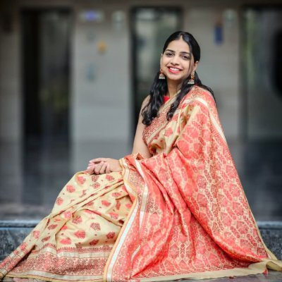SheIsTheFire's profile picture. Powerful, like Durga. Enchanting, like Lakshmi. Creative, like Saraswati.🏵️
A seeker traversing through worldly paths.💜