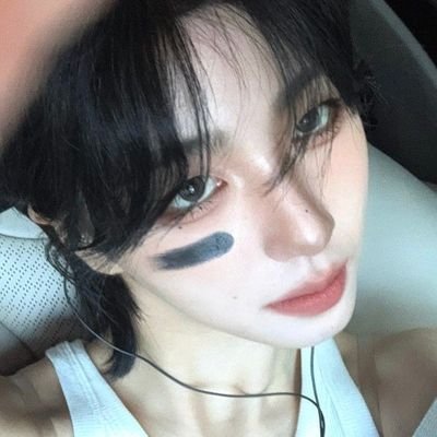 kttnsvl's profile picture. I'm just playing ladies, you know I love you
 
English/Spanish