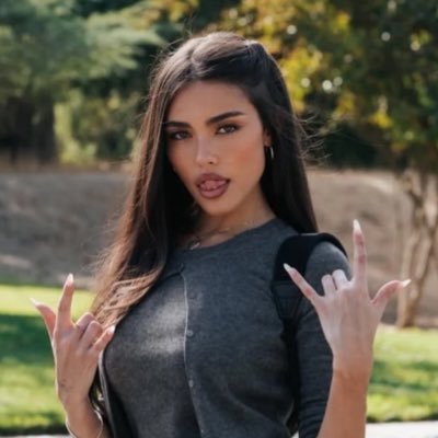 ienvymb's profile picture. Fanpage | Chasing Dead Dreams.