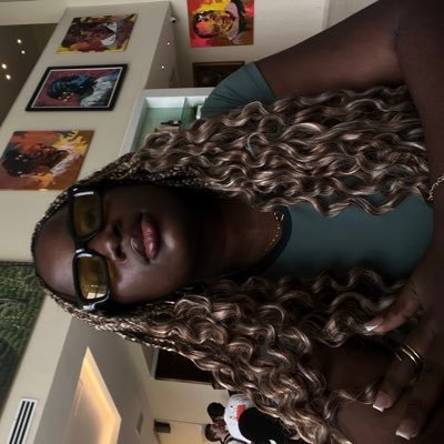 badgylryry's profile picture. asides being anything i want to be, founder of @bookedandbuzzy