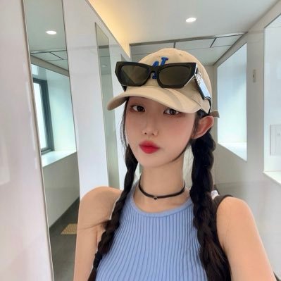 poposevv's profile picture. Living trustless, between order & entropy