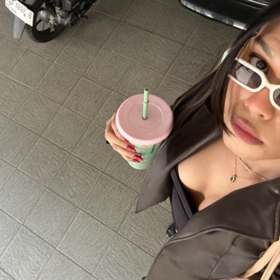 piwpeewpiw's profile picture. Asbun 178cm girlie ✨ cita cita jadi woman in STEM, malah jadinya woman in creative agency *sigh*