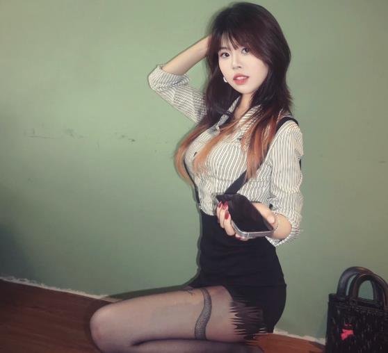 SonyaSmith77613's profile picture. 혼자 술 마시기엔 오늘 밤이 아까워요 🍸