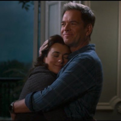 LOutlander's profile picture. Somewhere being a nerd👩🏽‍🔬, binging my fave show, or obsessing over #Tiva🫡