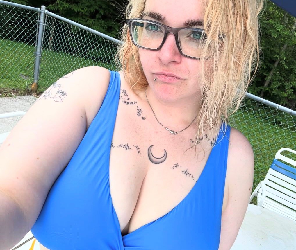 Jenniferec4w's profile picture. what’s going on……?