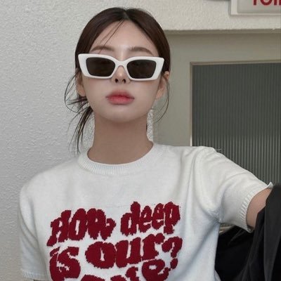 livinbg's profile picture.