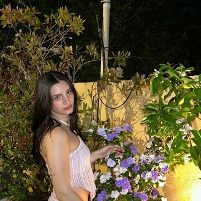 AriiiannaVdds3's profile picture. made of sunsets & soft tunes 🌅🎧 
My snap💝 'arianaskxx'