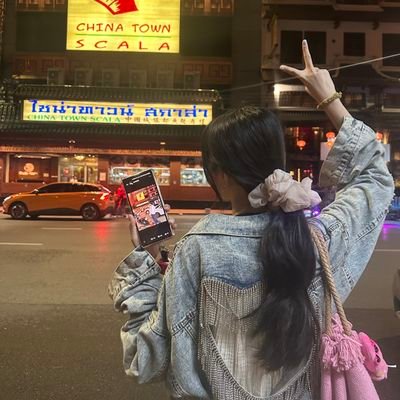 sunnyday_1227's profile picture. A sweet🇨🇳girl with🐝 #biwenjun