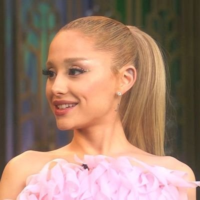 gngsbae's profile picture. guess im forever in ur mind 🫧 her