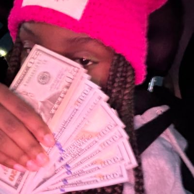 jblovesmunii's profile picture. sorry i been mia on here💔 @siriazizii onna gram