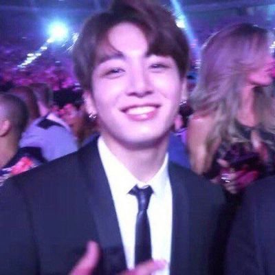 shookkyyy7's profile picture. Fan acc for @BTS_twt 💌                                                                            ☆Life goes on...💜 OT7☆
Always cheering for my tannies🌷🫶🏻