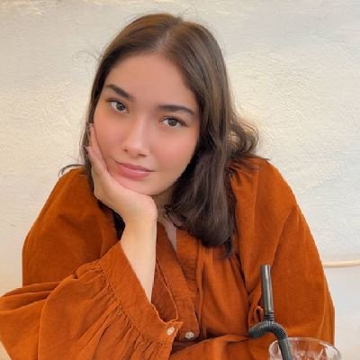 Mplushediehhhhh's profile picture. یه دانشجوی شیمی خسته
یه شاعر خسته ترر