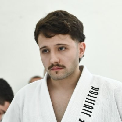 thsouzareis's profile picture. mestrando em comunicação • especialista em RI • pós-graduando em literatura, artes e filosofia • jiu-jitsu • @SCInternacional • social-democracia