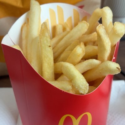 Hariicean's profile picture. _(´ཀ`」 ∠)_ 就只是個喜歡黑絲 或是裙底 或是尿尿