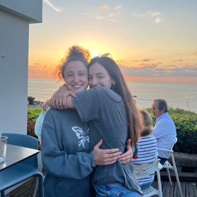 victoiremautin's profile picture. vivre d’amour et d’hoes fraîches x dentist