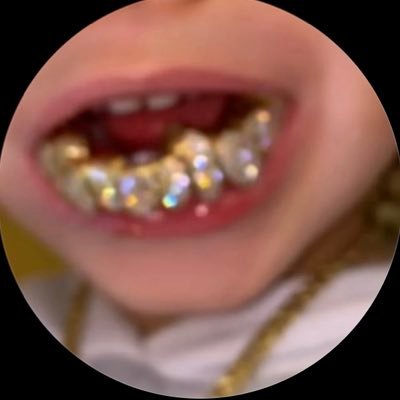 veityonce's profile picture. hating on beyoncé doesn’t make u deep