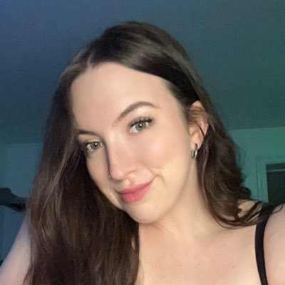 CurvyyCutiee's profile picture. Canadian curvy gym brat that brings you to your knees 😋😈 | b/u & auto tweets @gymgoddesschloe