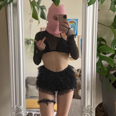 PinkHoodXxxX's profile picture. Réel possible. Prouve ta loyauté en € ou dégage 💌 #findom #feetdom #bdsm