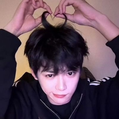 uhnonimouse21's profile picture. Whatever