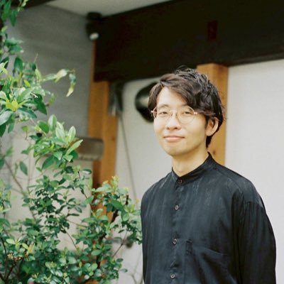 tera_s622's profile picture. どんな言葉よりも誰かが淹れた一杯が必要なときに、暗躍する喫茶店「喫茶結社」の主宰。/ #パーラー喫茶結社 の店主だったり、 #喫茶結社のラジオ のパーソナリティだったりします。/セカアカ3期C/ピローマガジン編集部