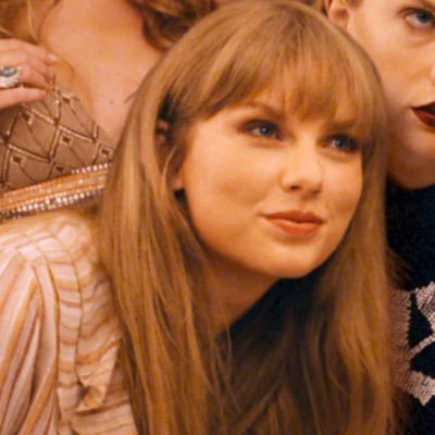 showgrlswift's profile picture. pathological people pleaser | #TSTheErasTour 3x cause i’ve waited my whole life | proud member of #thetorturedpoetsdepartment