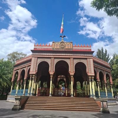 rebecaguzres's profile picture. 