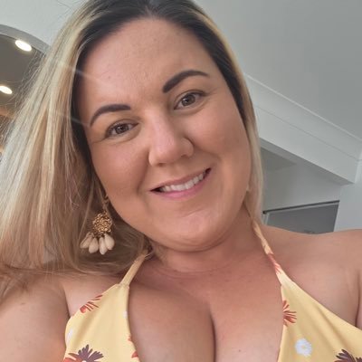 itsevelynnxx's profile picture. Soft. Thick. Addictive. 💋 🔥 The rest is on my 🔗 👇