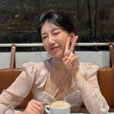 let_it_be_ten's profile picture. Cooking myself in Web3 Growth, Fluent in EN, FR, CN | 🇫🇷 9 yrs 🇦🇪 18 months, ex. Data Consultant, Tech KAM, BD & Marketer 📕同名3k小博主 追求非线性成长