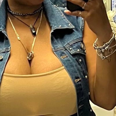 pointlesss's profile picture. △⃒⃘ 35+ ♋♓️♏️ Resin dealer - @pointlessscre8s 🎙️podcaster - @pointlessstalks ✨Dreamer and doer✨ Unfriendly & unimpressed. 🐢 📸🪴 Jamaican Supremacist. 😊❤️