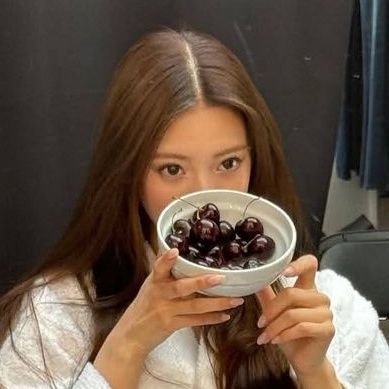 romansoiree's profile picture. 