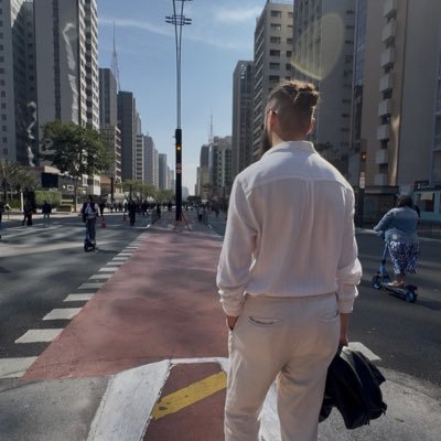 zfrkrslnn's profile picture. Yeni hesap. Namıdiğer Agah bey.