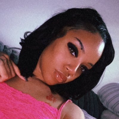 anyshaa__'s profile picture. , @theiconictouch on ig