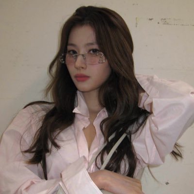 hotgirlsana's profile picture. if you hate twice you will burn in hell