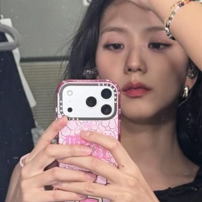 jisoomozin's profile picture.