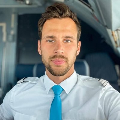 Varmluften's profile picture. Pilot | Turning skies into my office ☀️🌍✈️