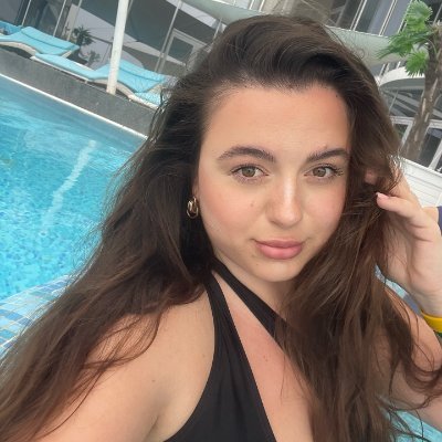 EmilyTurne55520's profile picture. ☕🧠 Psychologist who observes behavior at local cafés.
"Understand the mind, empower the soul."