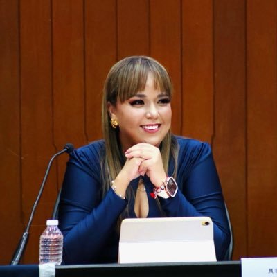 lau_saraimarin's profile picture. Abogada @UAQmx | Esp. en Género @uclm_es | M. en D. | Doctoranda en Ed. & en Dcho. Penal | Profa. | Investigadora | Feminista | CUENTA PERSONAL