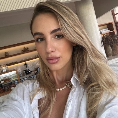 PaulaParada69's profile picture. Beauty begins the moment you decide to be yourself.