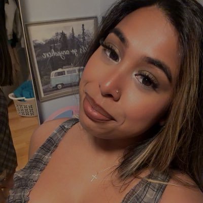 DanicaDavid_'s profile picture. i'm under absolutely no obligation to make sense to you ❥