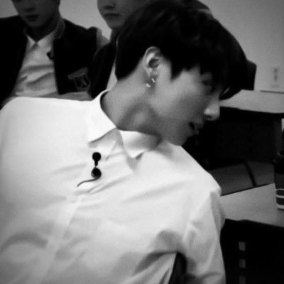 minusvalorar's profile picture. ⠀ ⠀ ⠀ ⠀ ⠀ ⠀ ⠀ ⠀ ⠀ ⠀ ⠀ ⠀ ⠀ ⠀ ⠀⠀ y ese es el deseo: mutilación.