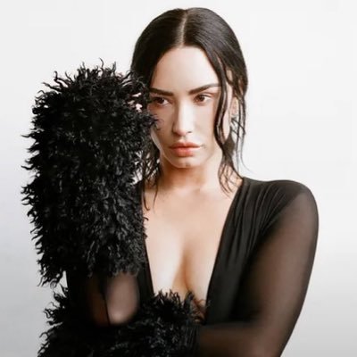 illshowyu's profile picture. Sad. All love.